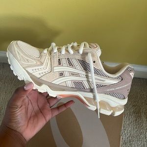 ASICS WMNS GEL KAYANO 14 ‘WHITE PEACH CREAM’